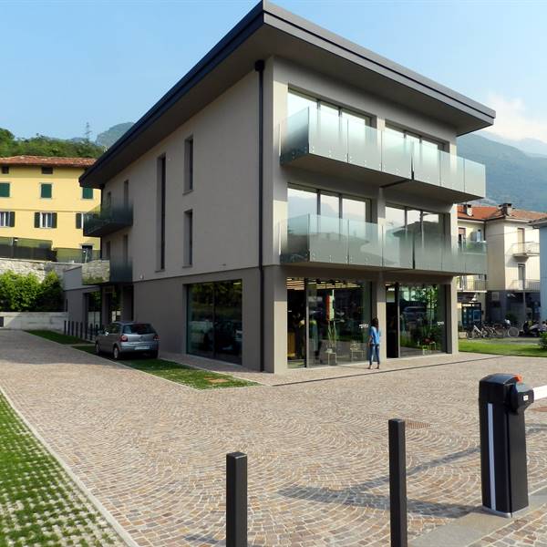 Edificio commerciale residenziale a Torbole sul Garda